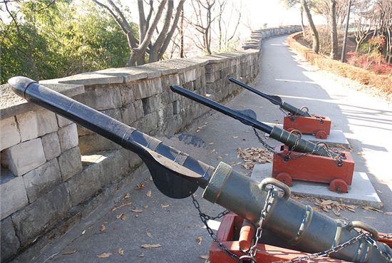 진주국립박물관에 배치된 대장군전 모습(사진=위키리크스)
