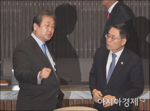 [포토]김재수 농림부 장관 만난 김무성