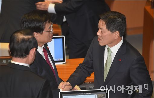 [포토]인사 나누는 주승용·정우택