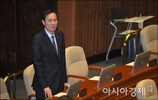 [포토]아직은 어색한 본회의장 중앙