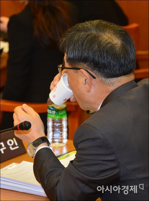 [포토]속타는 이중환 변호사