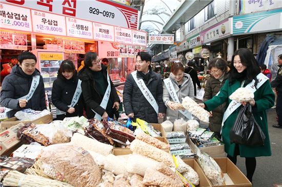 성북구, 전통시장 살리는 종무식 열어 화제 