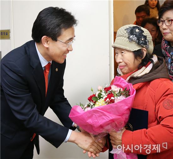 [포토]광주시 동구, 2016년 유공구민 표창패 수여