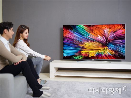 [CES 2017]LG전자, 나노셀 기술로 선명도 높인 LCD TV 공개 