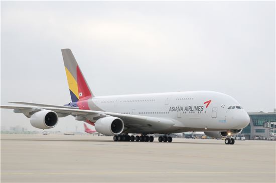 아시아나항공 신형 A380 투입 하루 만에 또 말썽 