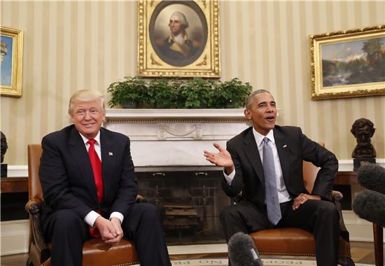 버락 오바마 미국 대통령과 도널드 트럼프 대통령 당선자의 모습(사진=AP연합뉴스)
