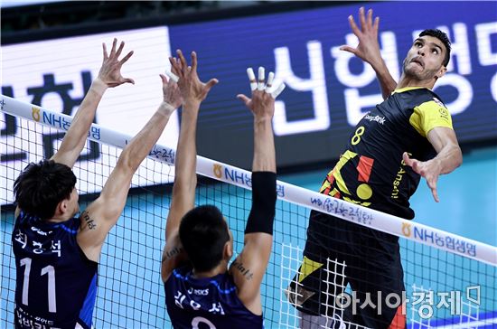 [포토]날아오른 OK저축은행 모하메드