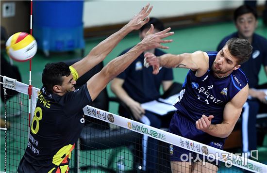 [포토]파다르, '공은 이미 지나갔어'