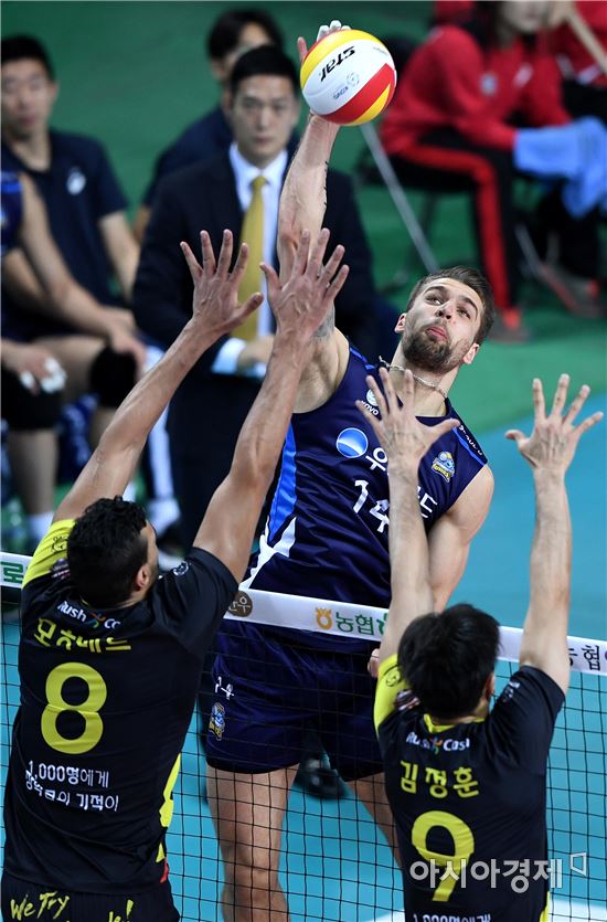 [포토]파다르, '블로킹을 뚫어라'