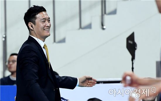 [포토]김상우 감독, '승리의 미소'