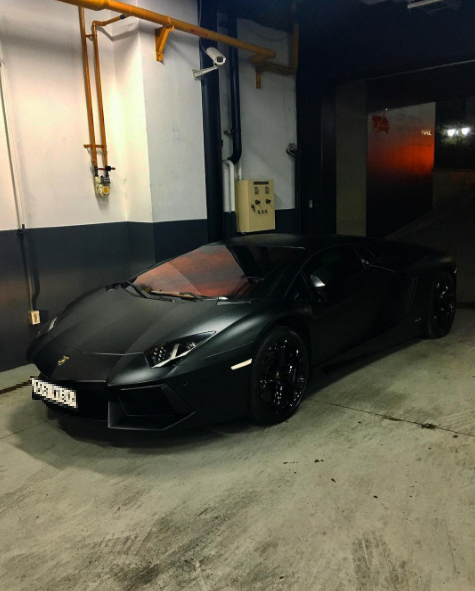 지드래곤 "따라올테면 따라와봐" 6억 슈퍼카 자랑 재빠른 삭제…시국탓?