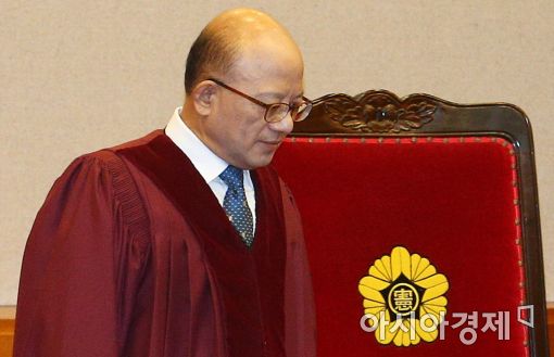[포토]탄핵심판 변론기일, 입장하는 박한철 소장