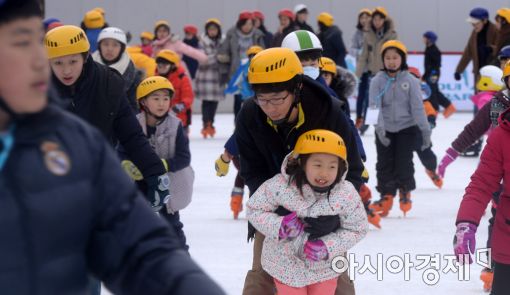 [포토]포근한 '소한' 속 스케이트