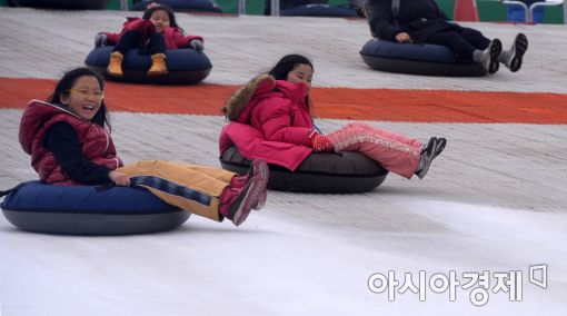 [포토]눈 부족한 눈썰매장