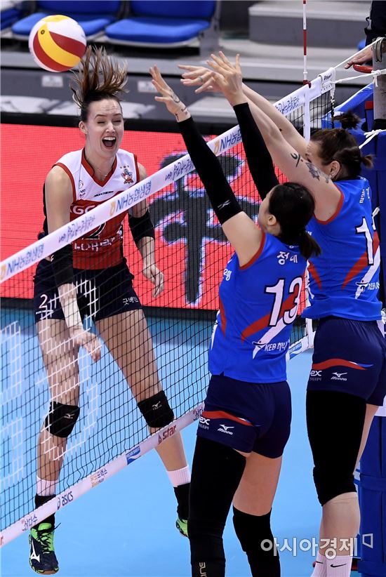 [포토]알레나, '블로킹에 걸리다니'