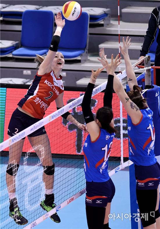 [포토]알레나, '더 높게! 더 강하게!'