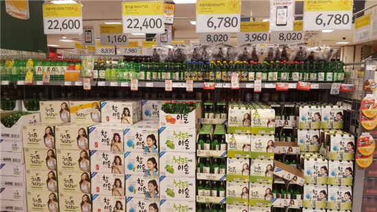[천장 뚫린 물가①]오늘부터 편의점 '소주·맥주' 가격 또 오른다…'혼술족 어쩌나'