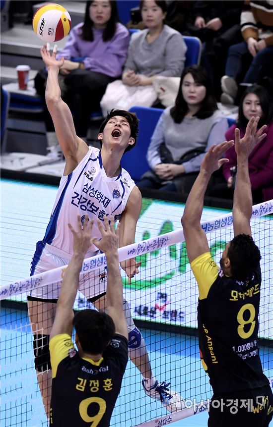 [포토]류윤식, '강스파이크 간다!'