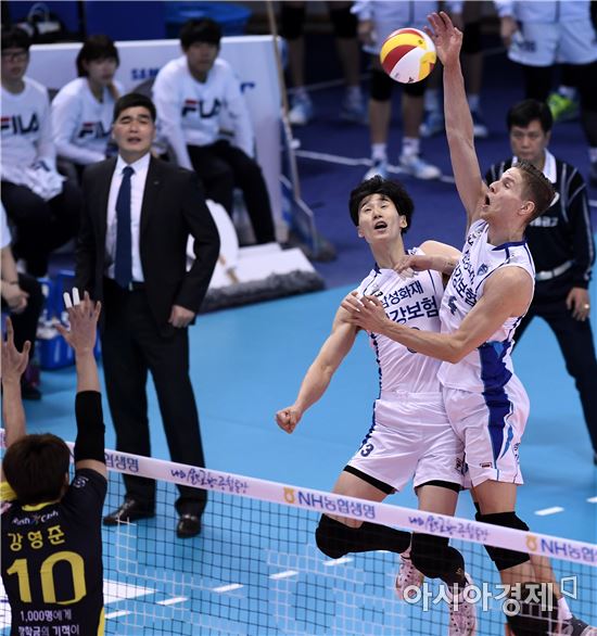 [포토]감독도 놀란 박철우-타이스의 실수