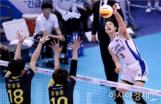 [포토]박철우, '거침없는 스파이크 공격'