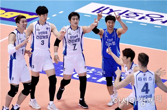 [포토]환호하는 블루팡스