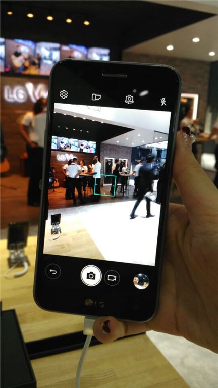 [CES 2017]"카메라·펜 강화" LG 새 중저가폰 실물 보니
