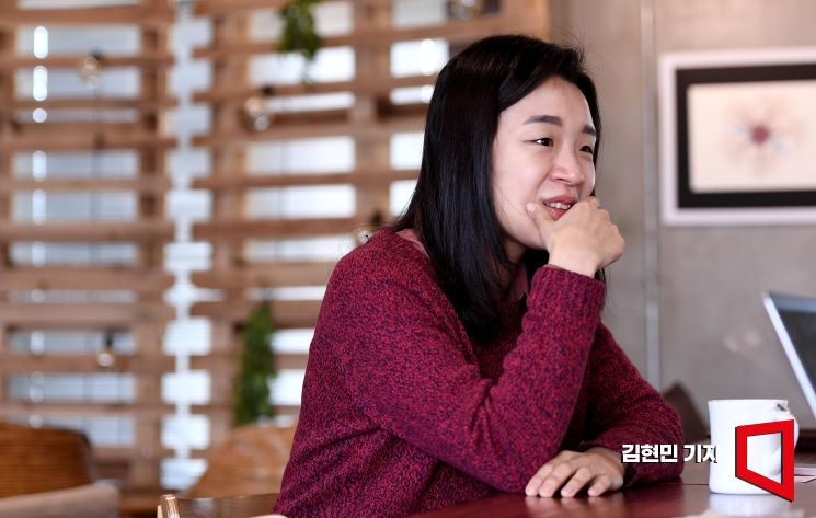 윤가은 감독. '우리들', '우리집'에서 아이들의 세계를 섬세하게 들여다본 그는 2025년 '세계의 주인'으로 다시 한번 관계와 이해의 경계를 탐색했다.