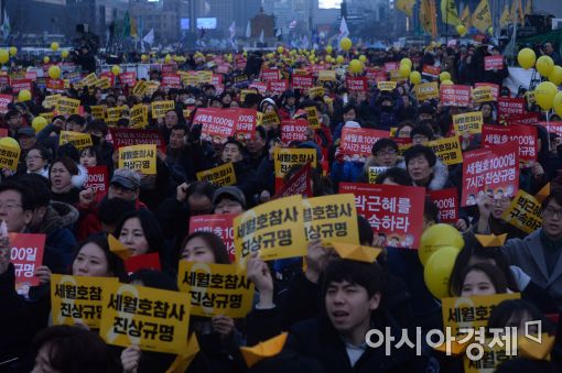 [13차 촛불집회]"재벌총수 구속하라"…강추위 속 새해 최대규모 촛불