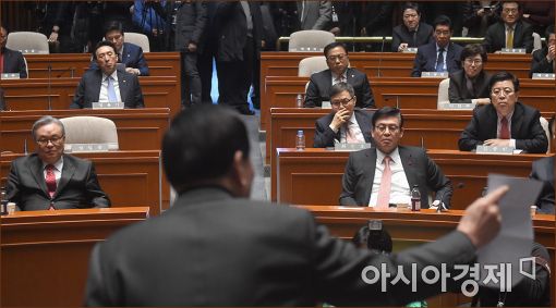 [포토]불편한 기색 역력한 인명진·정우택