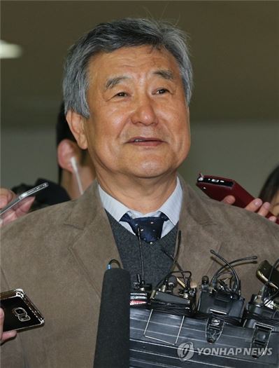 이영도 전 숭모회 회장이 11일 오후 특검에 출석했다. / 사진=연합뉴스 제공