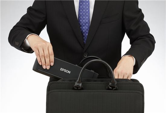 "잦은 외근 맞춤형" 엡손, 핸디형 스캐너 2종 출시