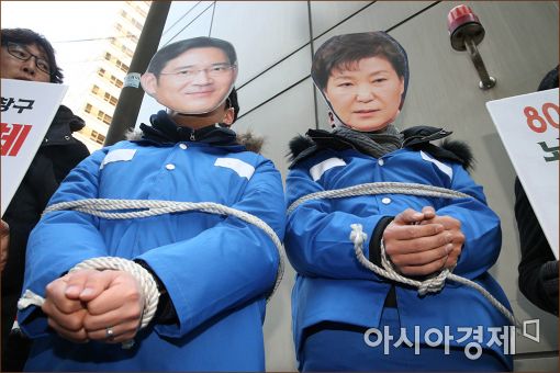 [포토]이재용·박근혜 구속 퍼포먼스