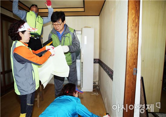 장흥군이 올해부터 읍·면을 복지 거점으로 개편하여 복지 서비스의 맞춤형 지원을 강화한다고 12일 밝혔다.
