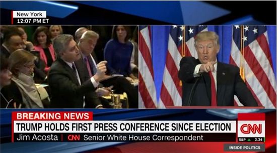 트럼프 기자회견에서 CNN 기자의 질문을 트럼프가 가로막고 있다. / 사진=CNN 영상 캡처