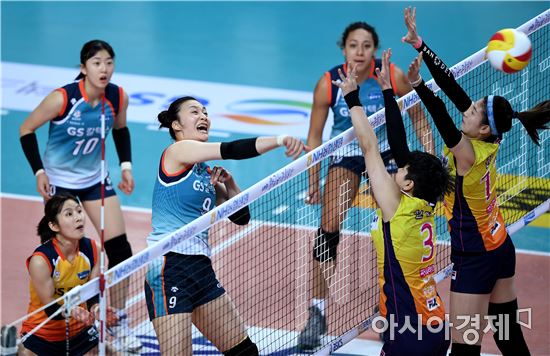 [포토]스파이크 공격하는 표승주