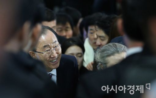 [포토]서울역 도착한 반기문