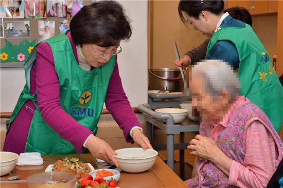 송파구, 찾아가는 떡국 나눔 행사 마련 