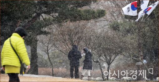 [포토]눈 내리는 현충원