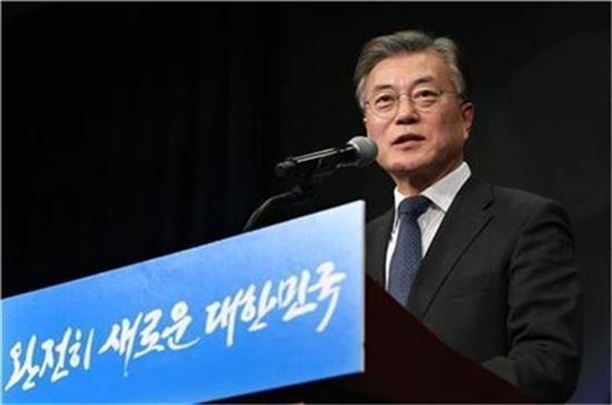 문재인, 황교익 출연금지 논란에 "KBS 출연, 취소할 수밖에 없다" 압박 
