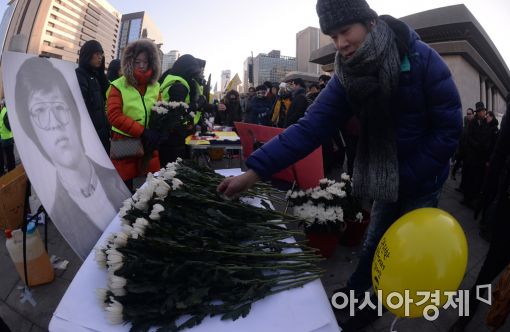 [포토]'박종철 열사 추모하는 시민들'