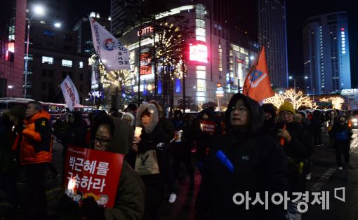 [포토]'롯데 지나는 촛불'