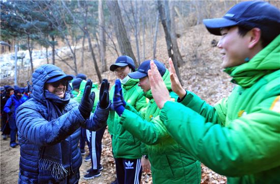 알 감디 에쓰오일 대표, 대규모 프로젝트 성공 다지며 ‘신년 산행’