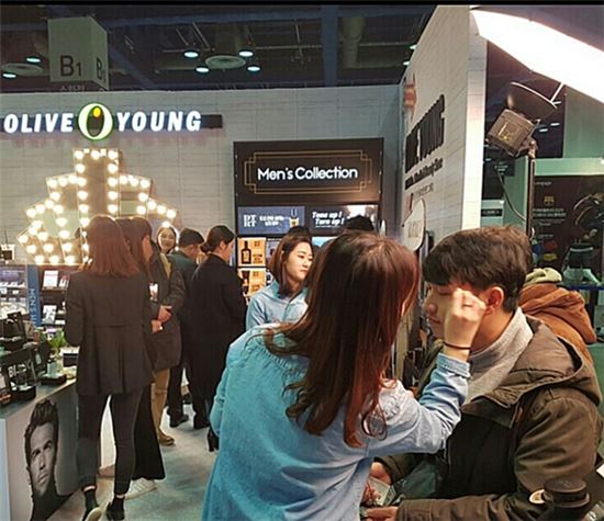 올리브영, ‘2017 맨즈쇼’ 성황…그루밍 시장 공략 박차
