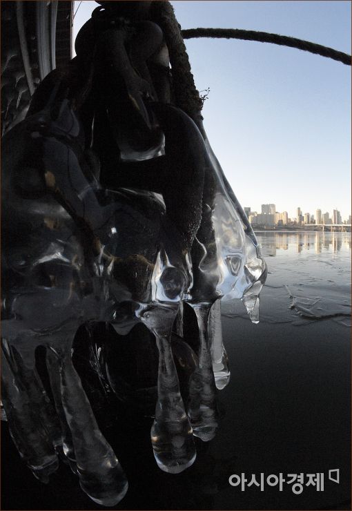 [포토]최강 한파 몰아친 도심