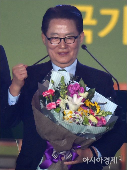 국민의당 새 대표에 박지원…"정권교체에 매진하겠다"