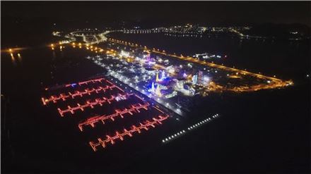 화성시 전곡항 조명 설치 전경. 항공촬영 [사진=경기도미술관 제공]