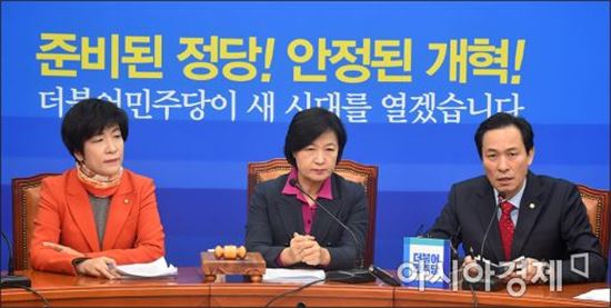 우상호 "자유한국당, 태극기·TK에 갇혀있을 때 아냐"