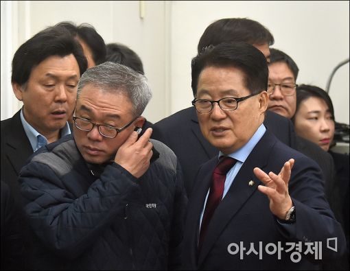 국민의당 대표에 박지원 "이승만·박정희 묘역은 탄핵 이후 참배"