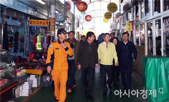 전라남도의회, 여수 수산시장 화재현장 방문