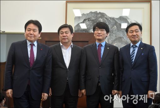 [포토]한자리에 모인 4당 원내수석부대표